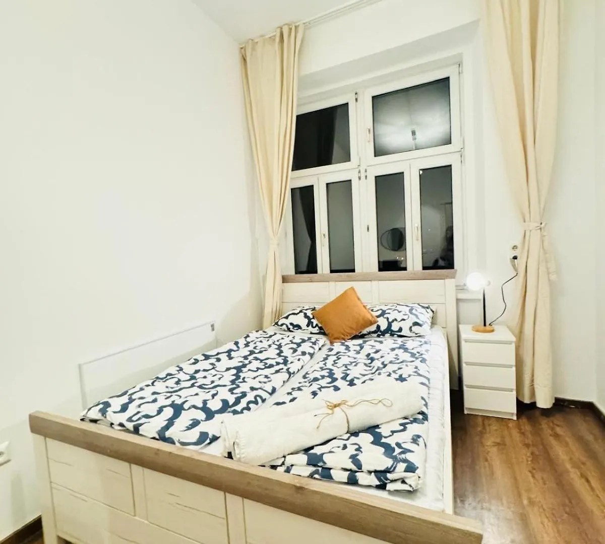 Chic 5Br Apt For 10P, With Direct City Access Vienna 0*,  Austria