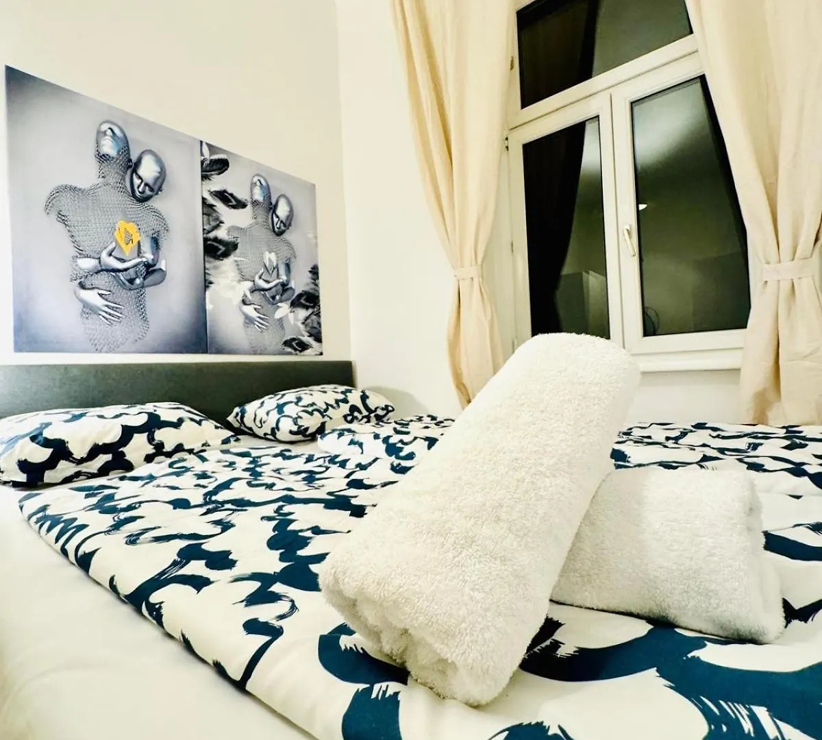 Chic 5Br Apt For 10P, With Direct City Access Vienna 0*,  Austria