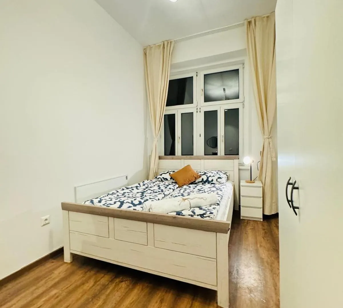 Chic 5Br Apt For 10P, With Direct City Access Wien 0*,
