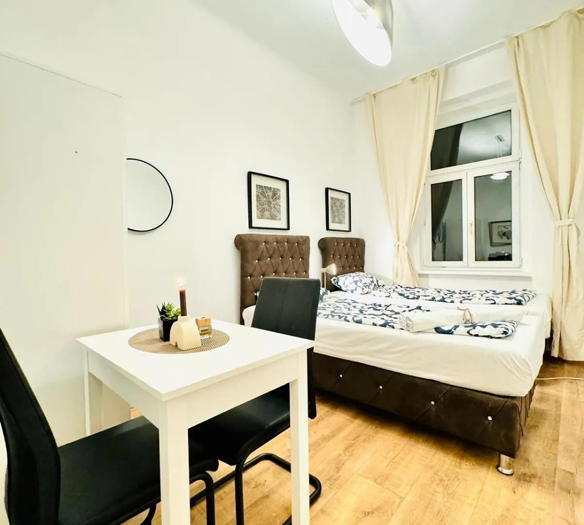 Chic 5Br Apt For 10P, With Direct City Access location